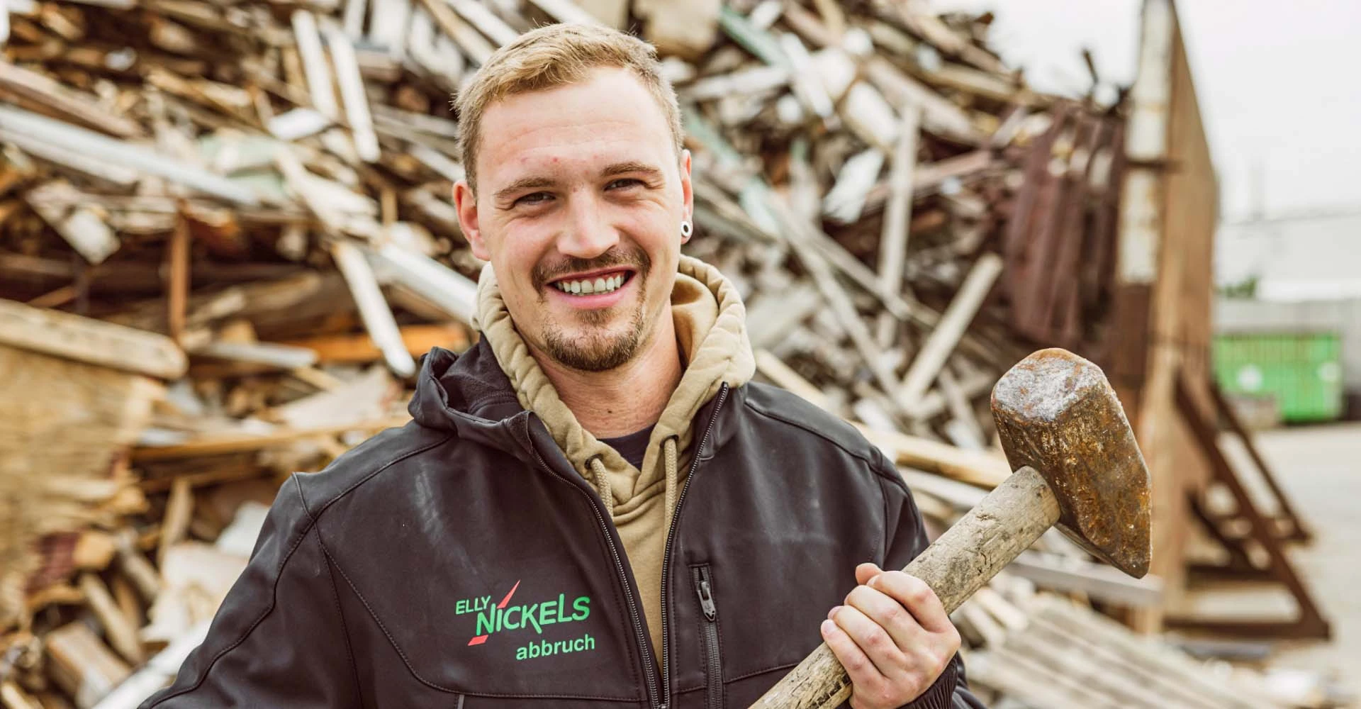 Angestellter von Elly Nickels auf dem Werkhof