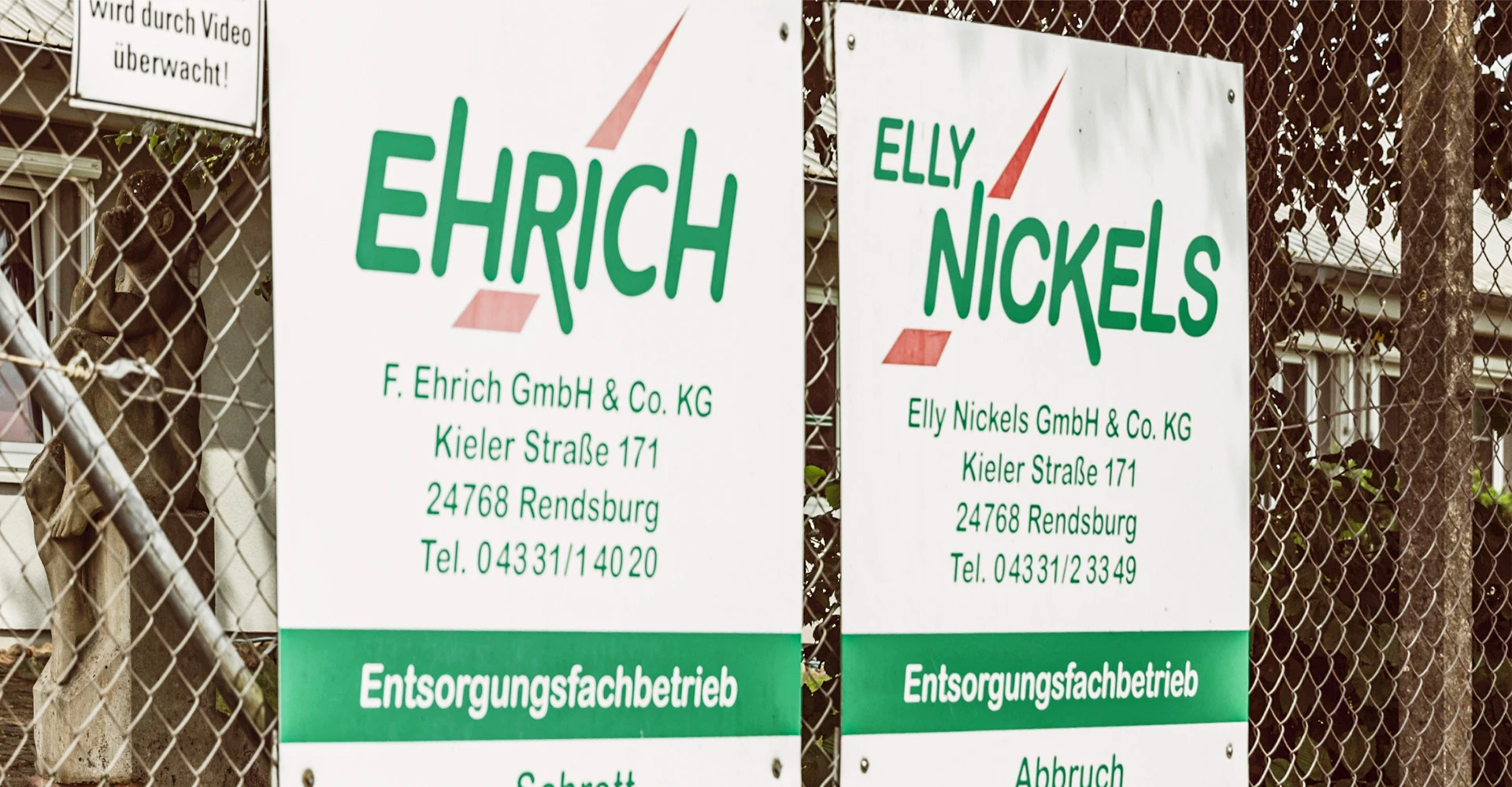 Eine Ehrich und eine Elly Nickels Plakatwand